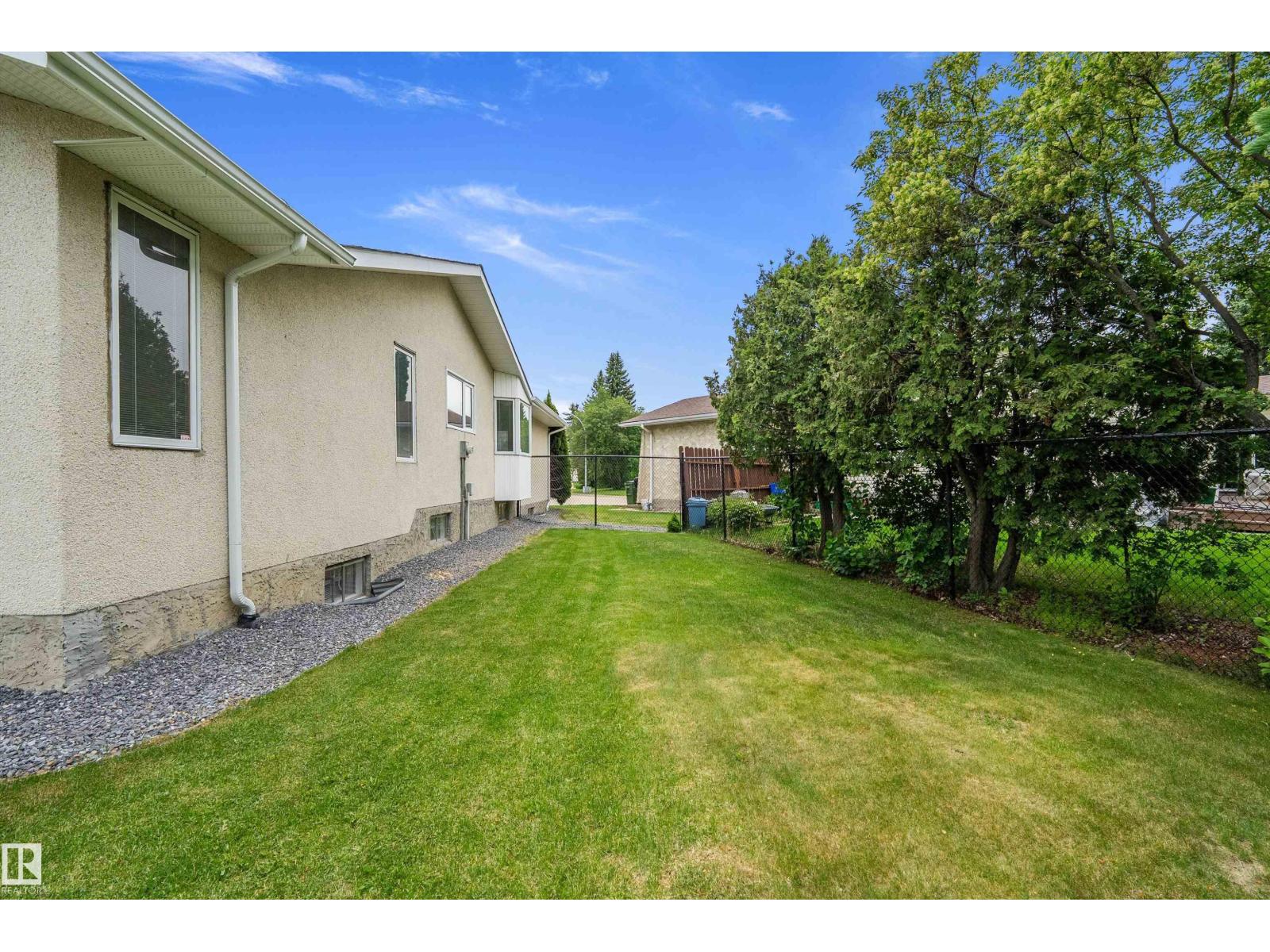 10952 34A AV NW — photo 61