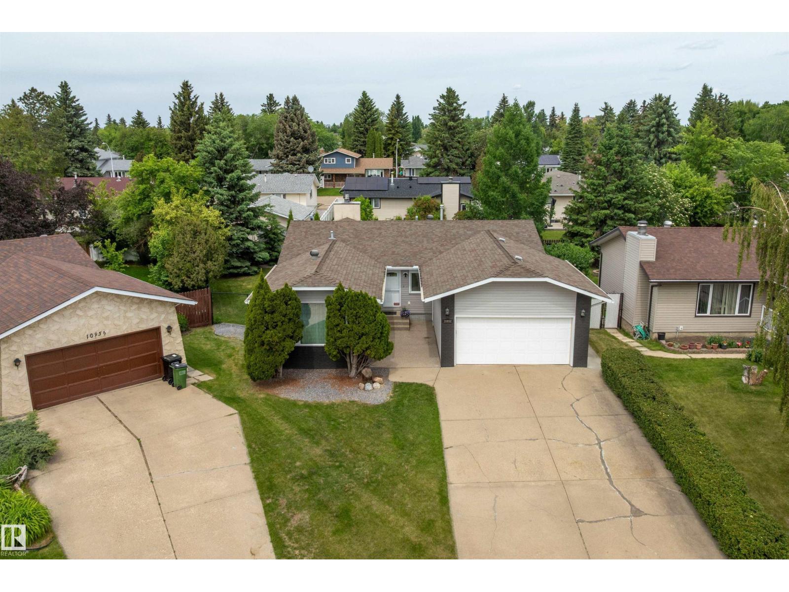 10952 34A AV NW — photo 63