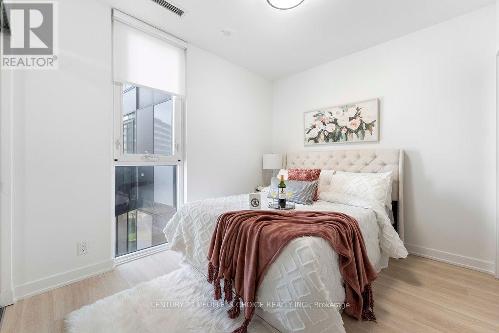 #1004 30 TRETTI WAY - 25