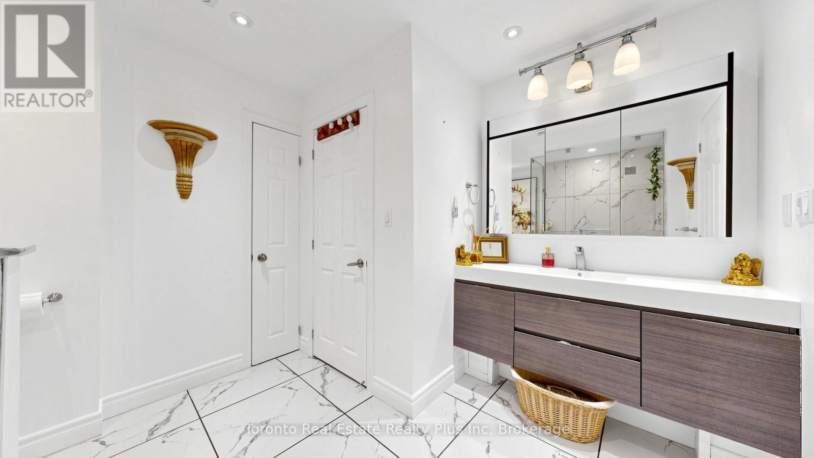 339 EAST AVENUE - 40