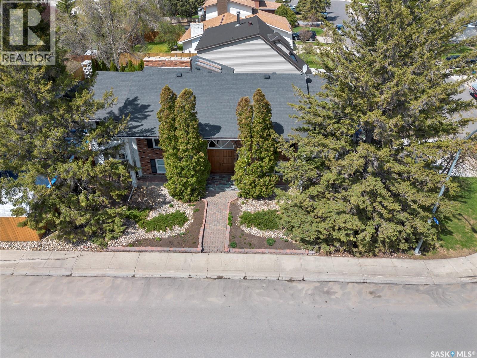 66 LESLIE PLACE - 56