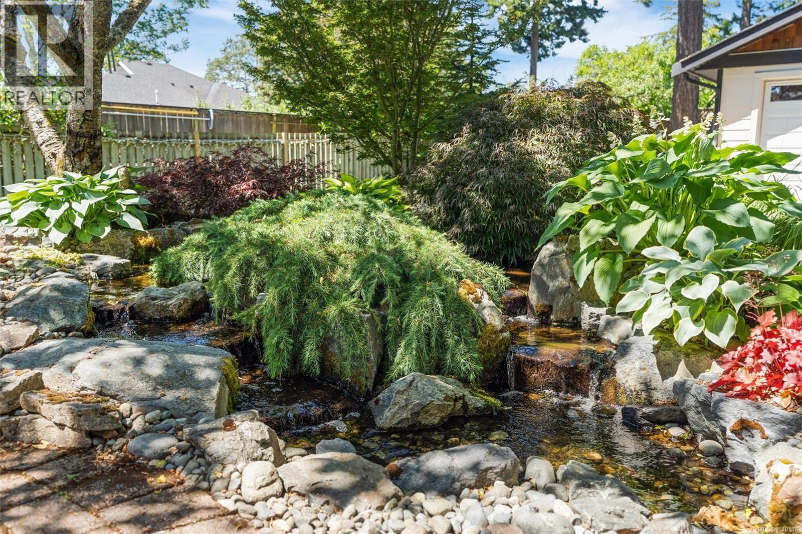  2876 Austin Avenue, Saanich