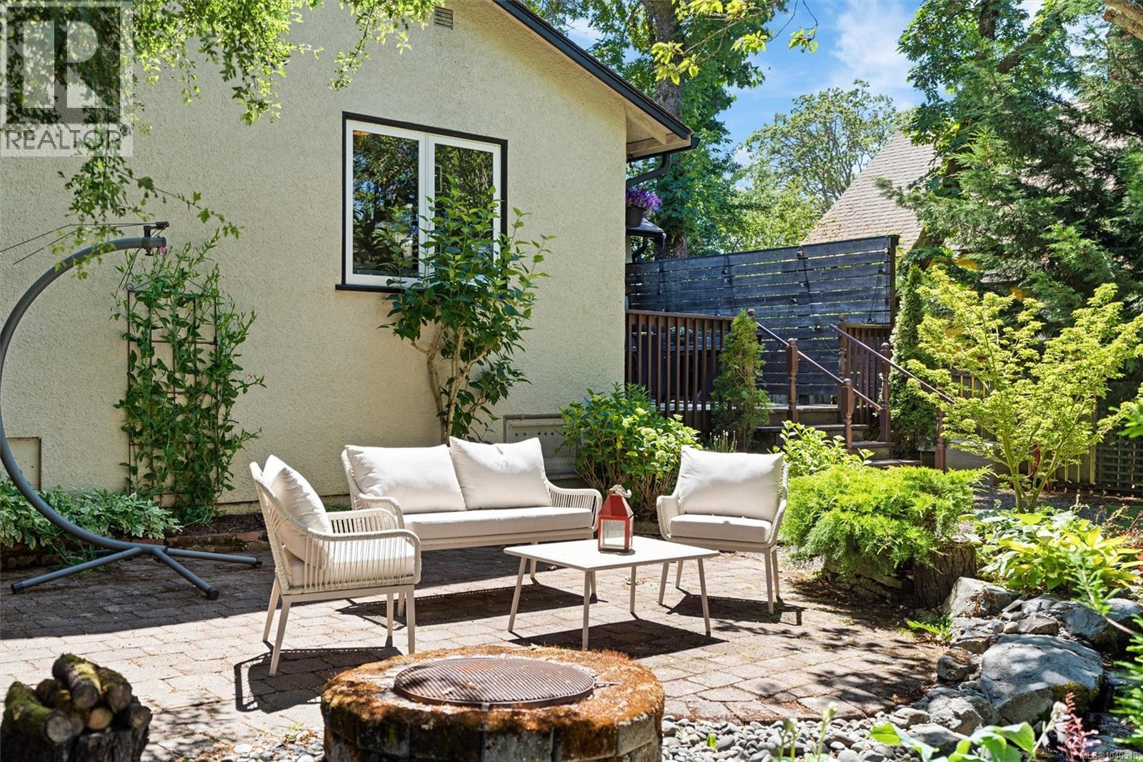  2876 Austin Avenue, Saanich