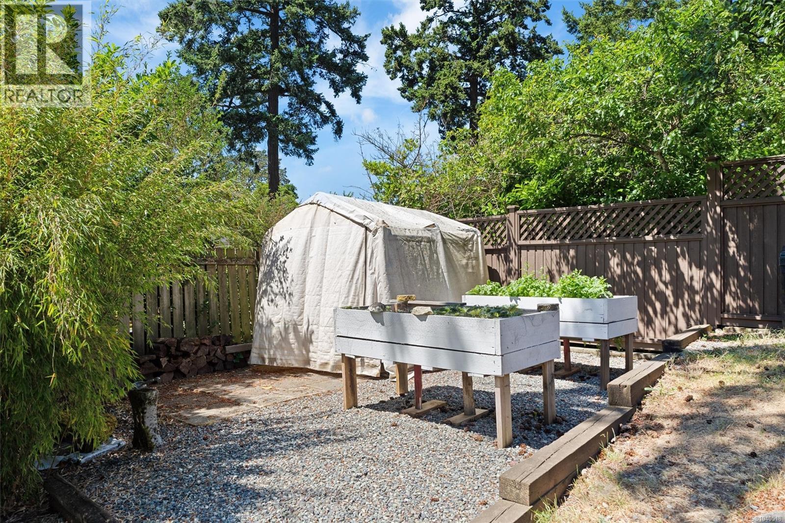  2876 Austin Avenue, Saanich