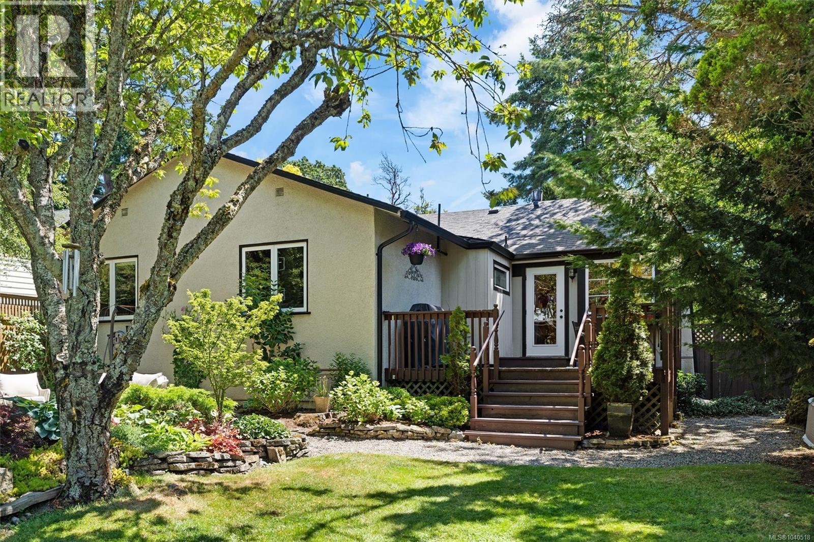  2876 Austin Avenue, Saanich