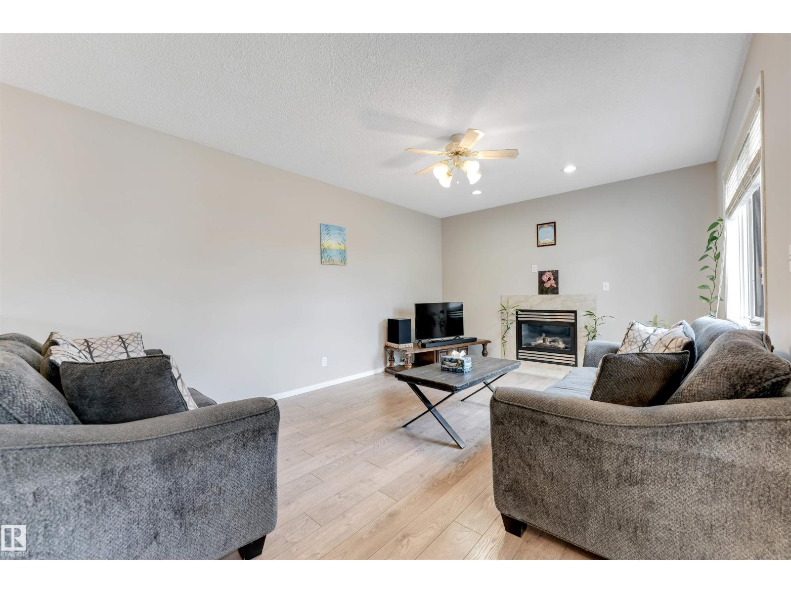 4465 32A ST NW - 33