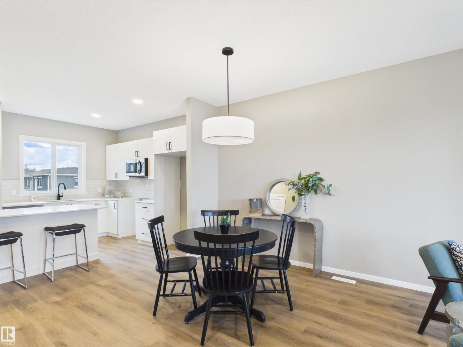 1098 MCLEOD AV — photo 7