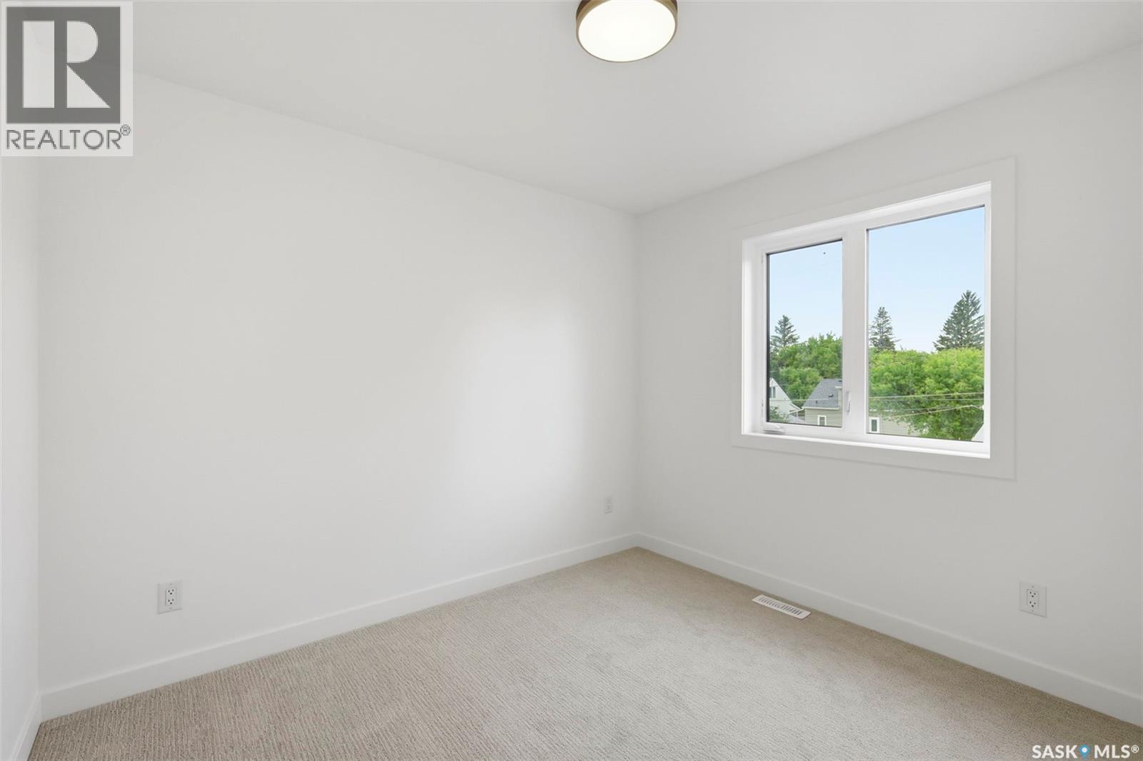 1516 Ewart AVENUE — photo 24