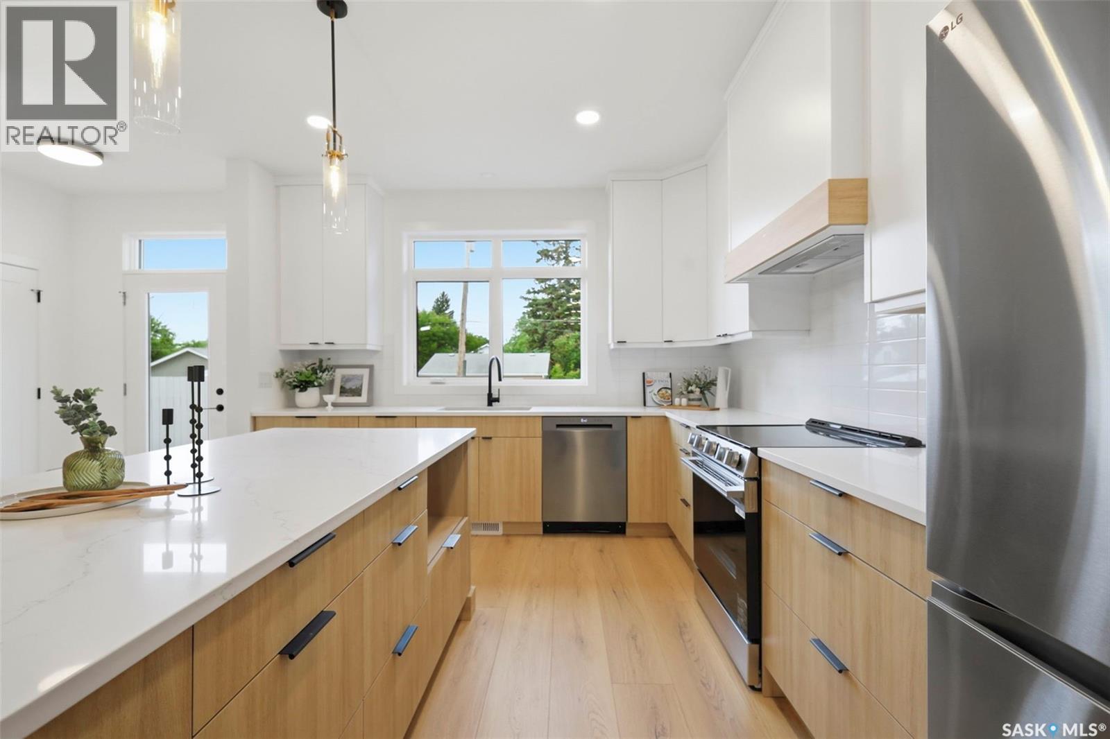 1516 Ewart AVENUE — photo 12