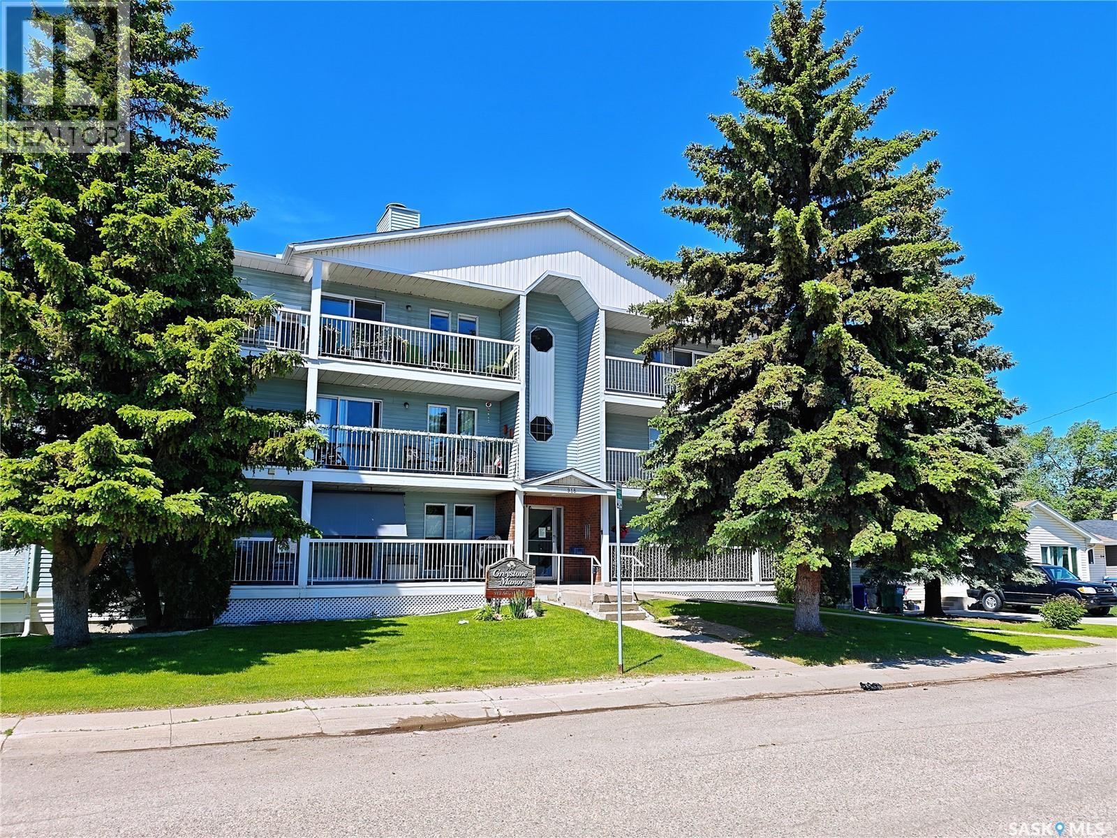 #301 918 Argyle AVENUE - 1