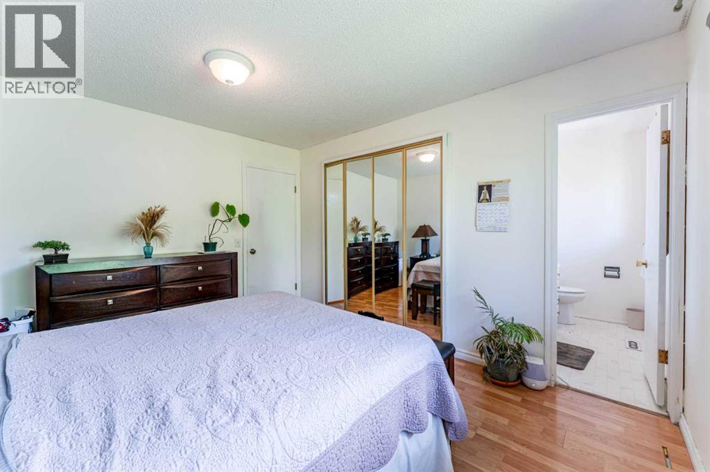 9611 24 Street SW - 21