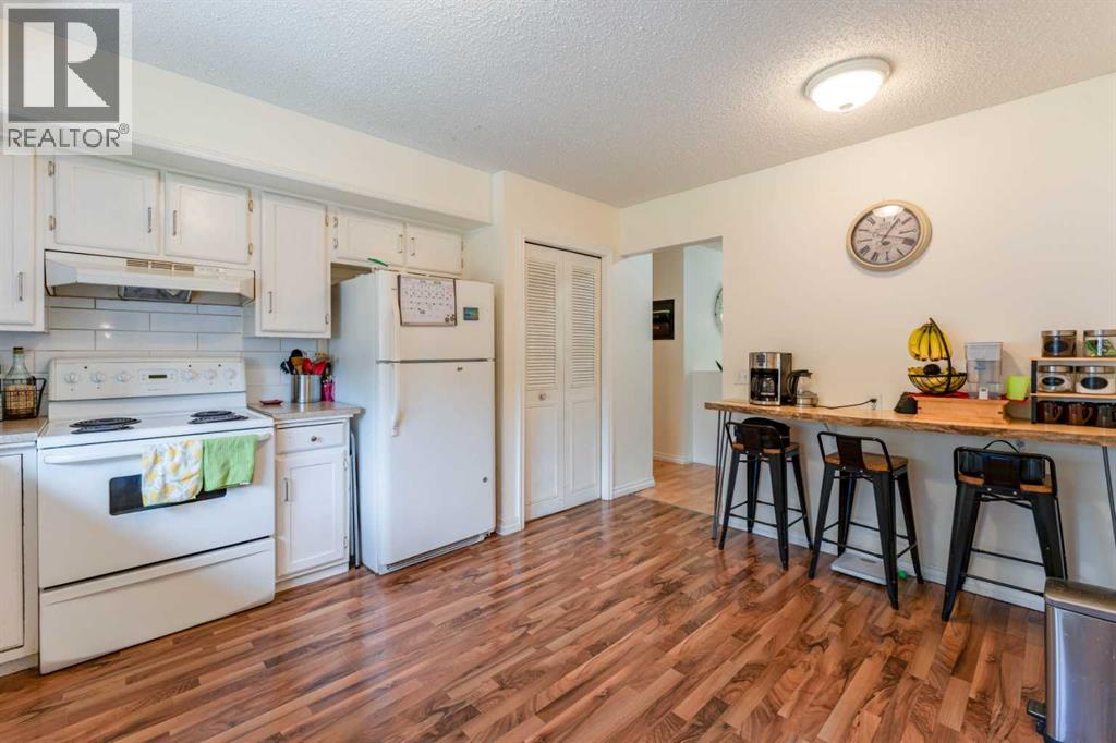 9611 24 Street SW - 10