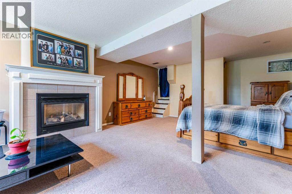 9611 24 Street SW - 36