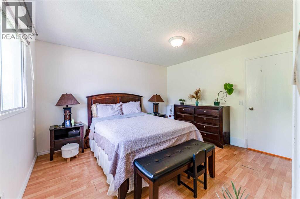 9611 24 Street SW - 22