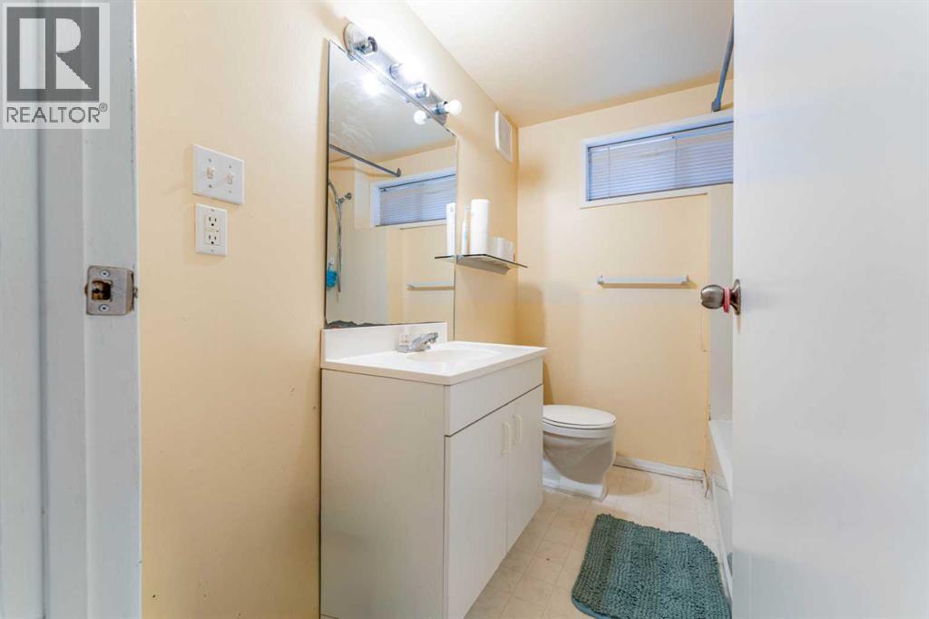 9611 24 Street SW - 26