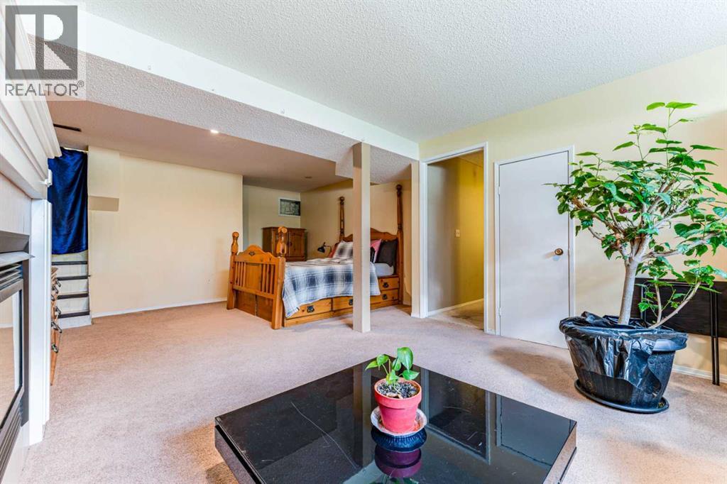 9611 24 Street SW - 37