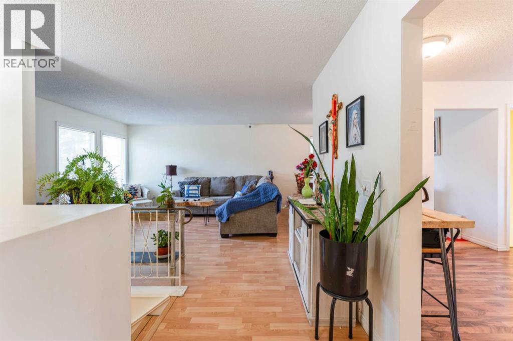9611 24 Street SW - 12