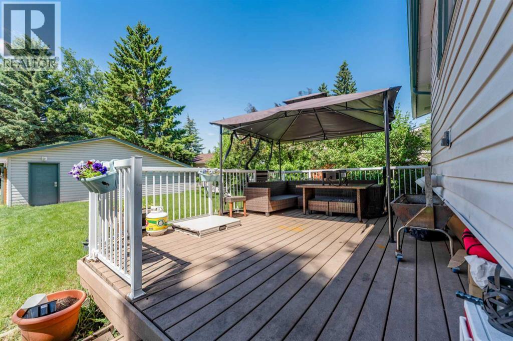 9611 24 Street SW - 40
