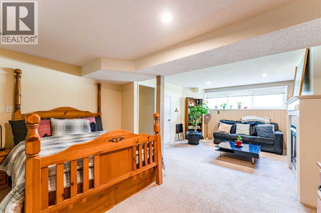 9611 24 Street SW - 38