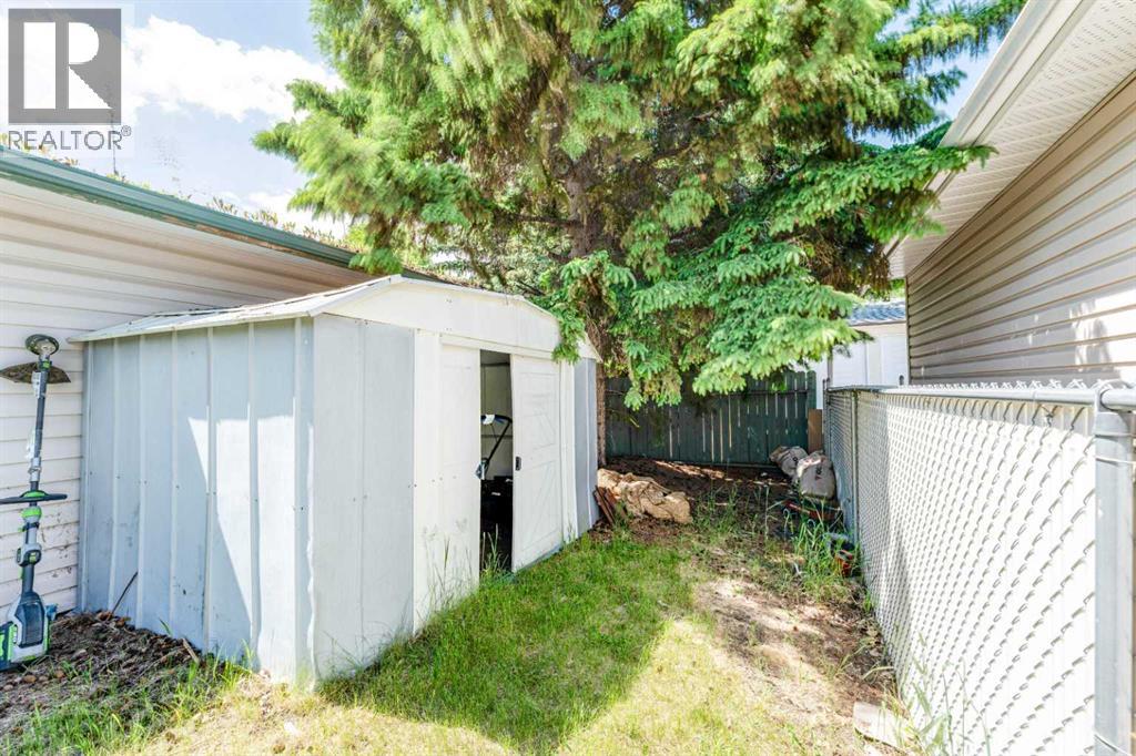 9611 24 Street SW - 45