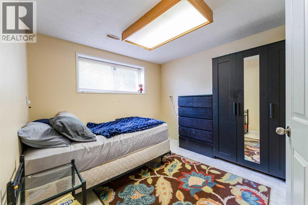 9611 24 Street SW - 28