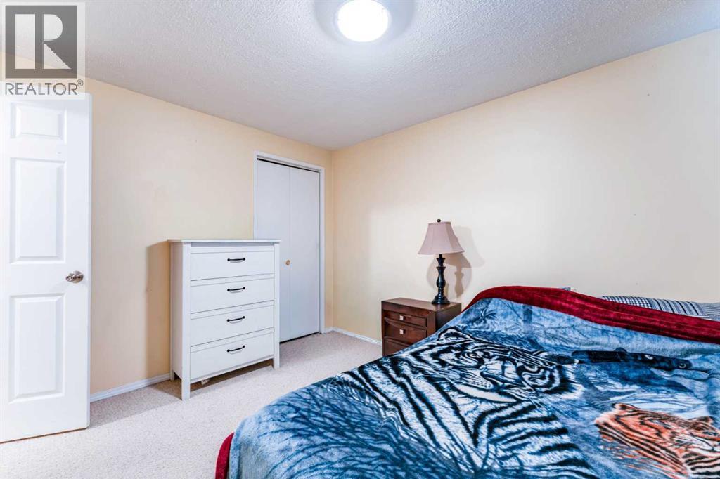 9611 24 Street SW - 32