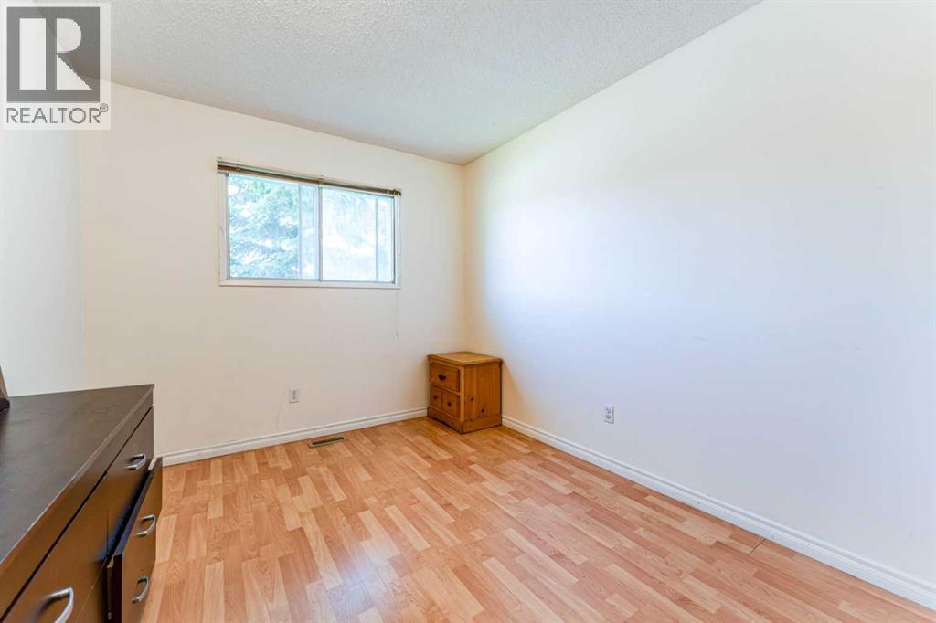 9611 24 Street SW - 18