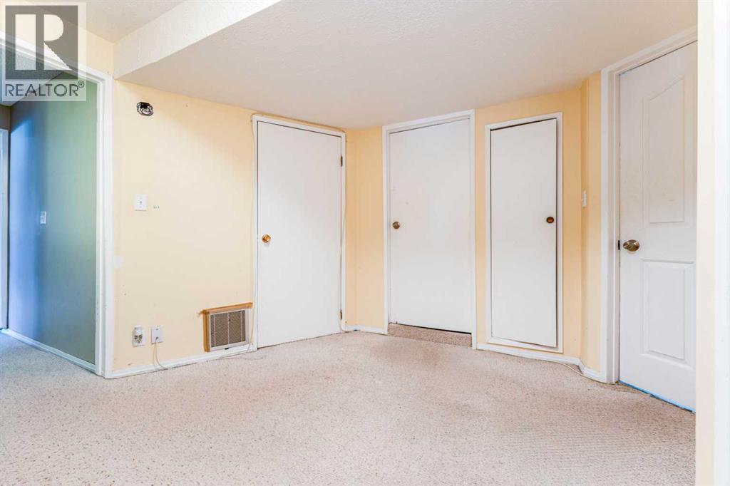 9611 24 Street SW - 34