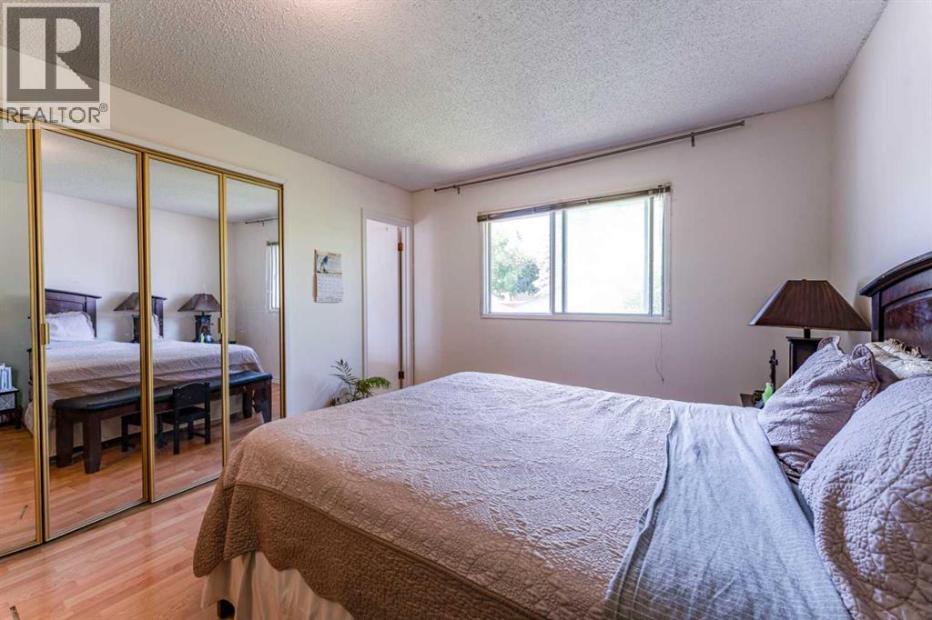 9611 24 Street SW - 20