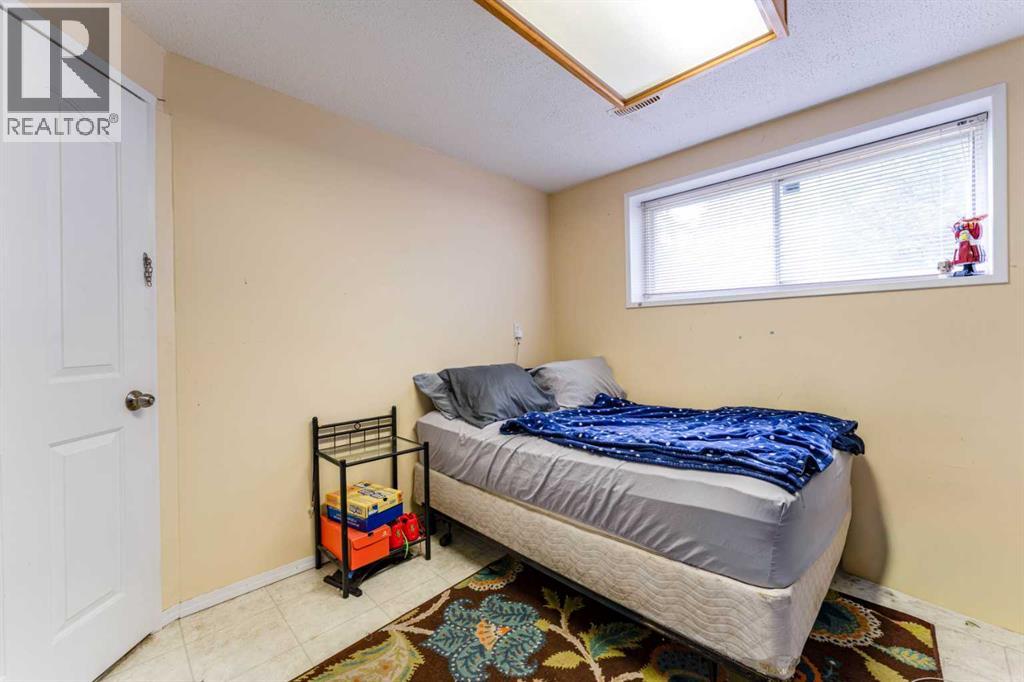 9611 24 Street SW - 29