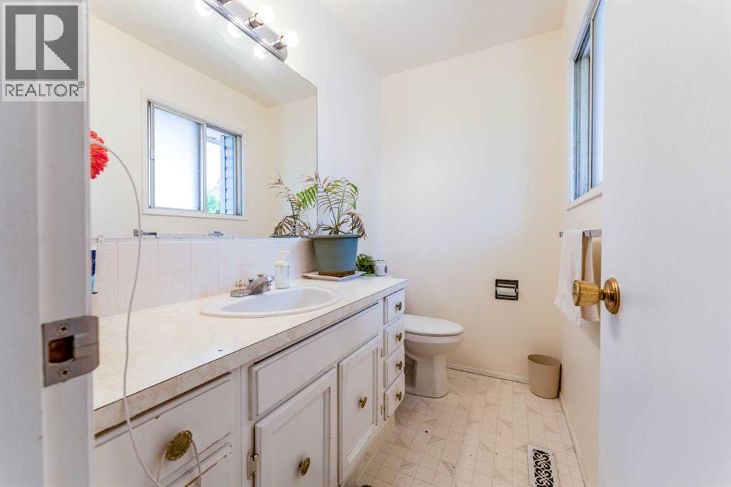 9611 24 Street SW - 23