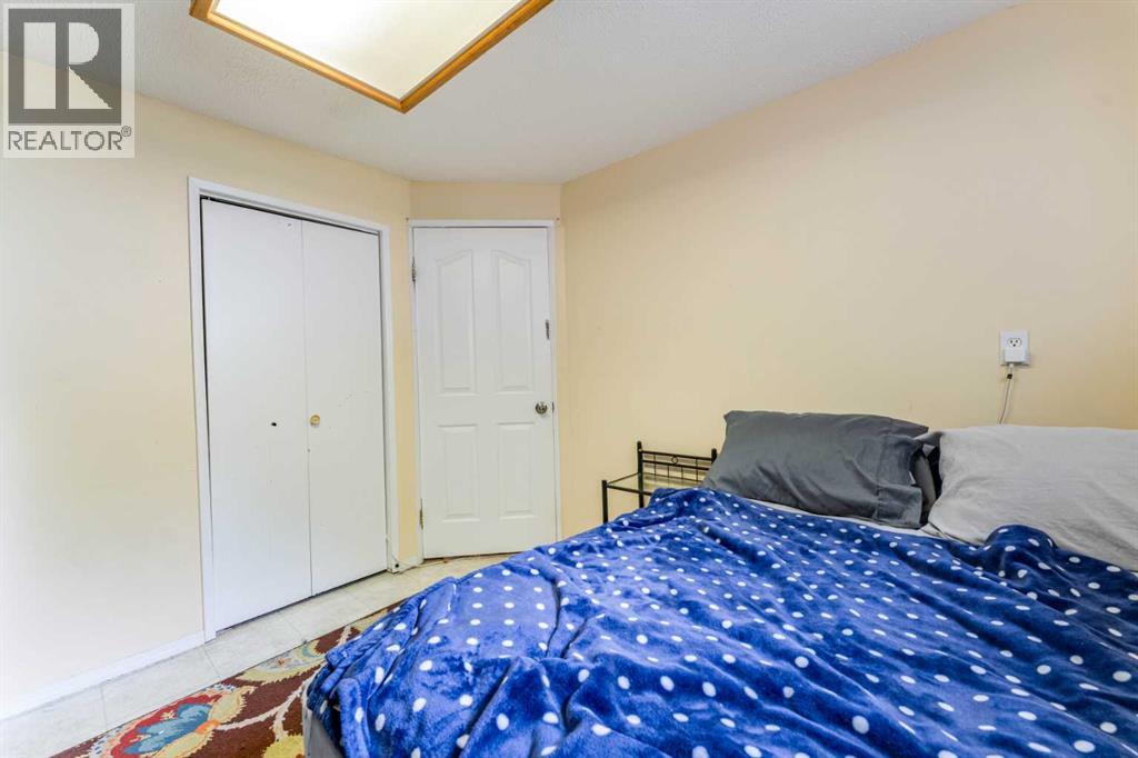 9611 24 Street SW - 30