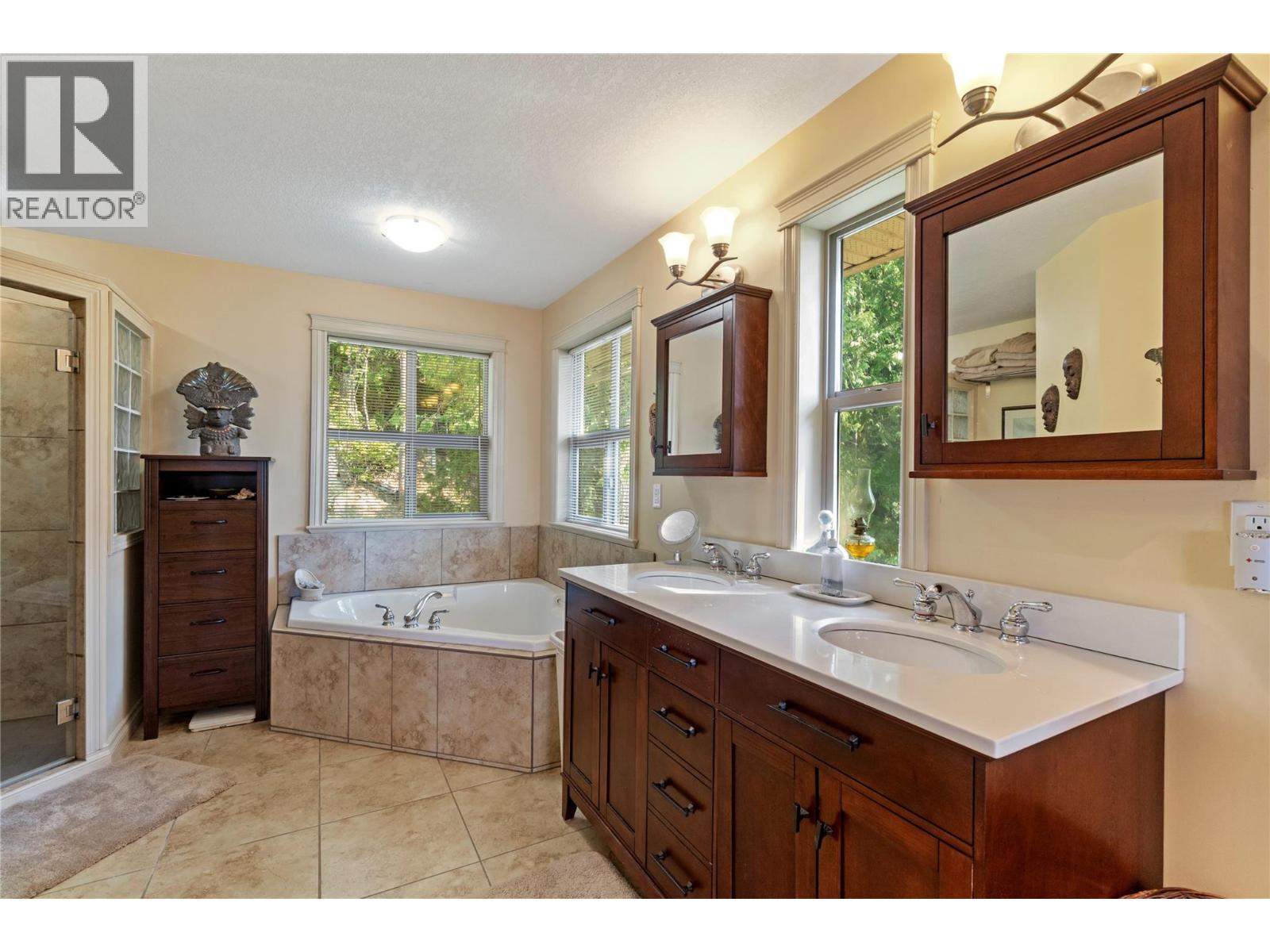 7666 Lichen Road - Image 32