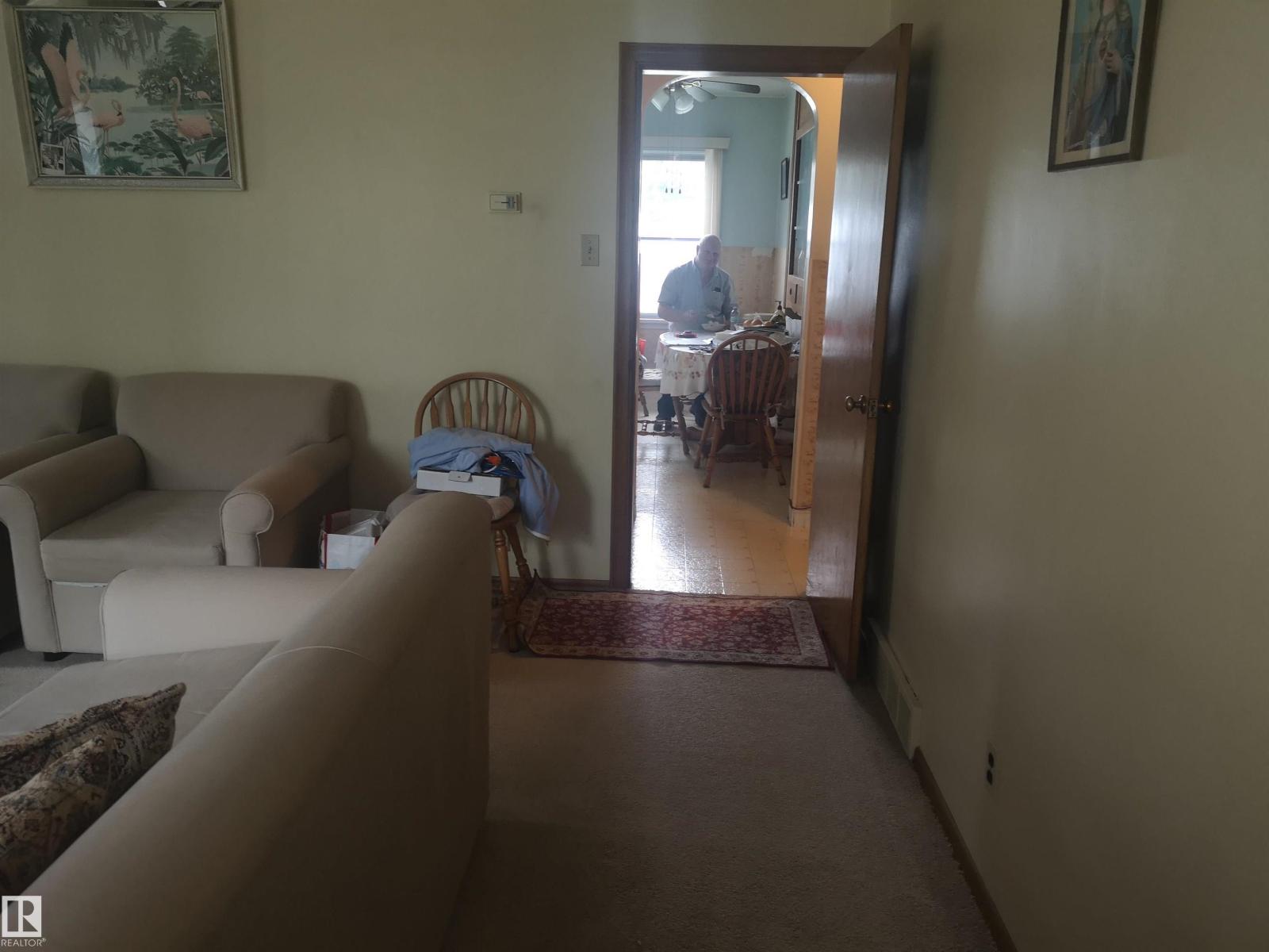 8751 76 AV NW NW — photo 28