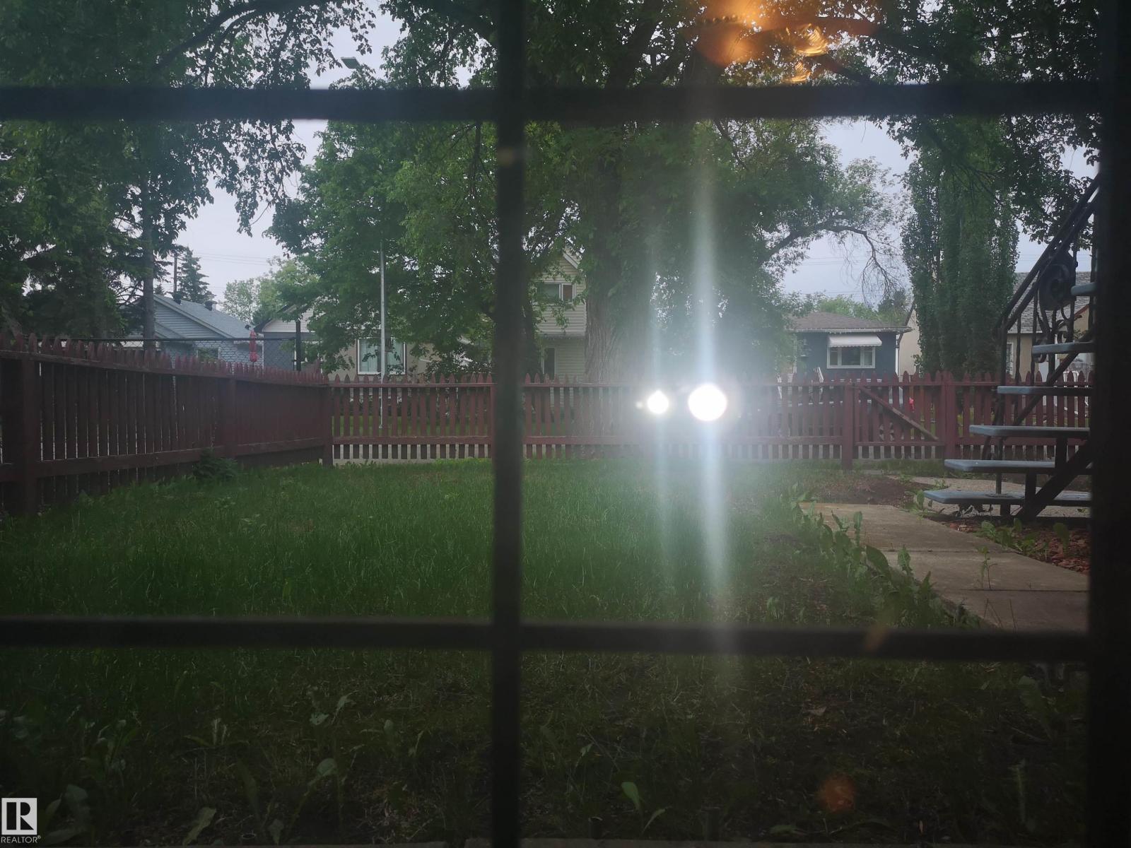 8751 76 AV NW NW — photo 48