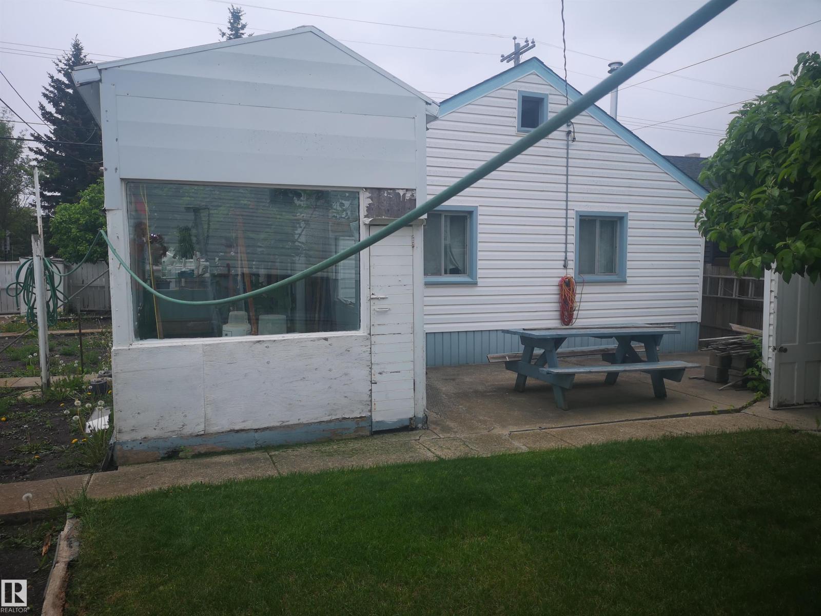 8751 76 AV NW NW — photo 17