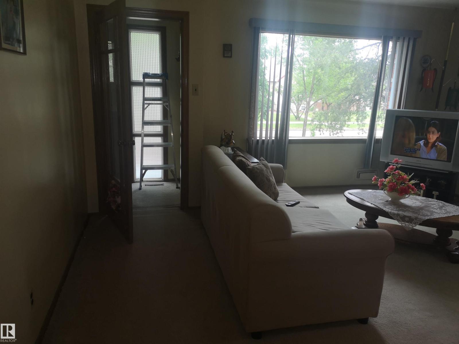 8751 76 AV NW NW — photo 14