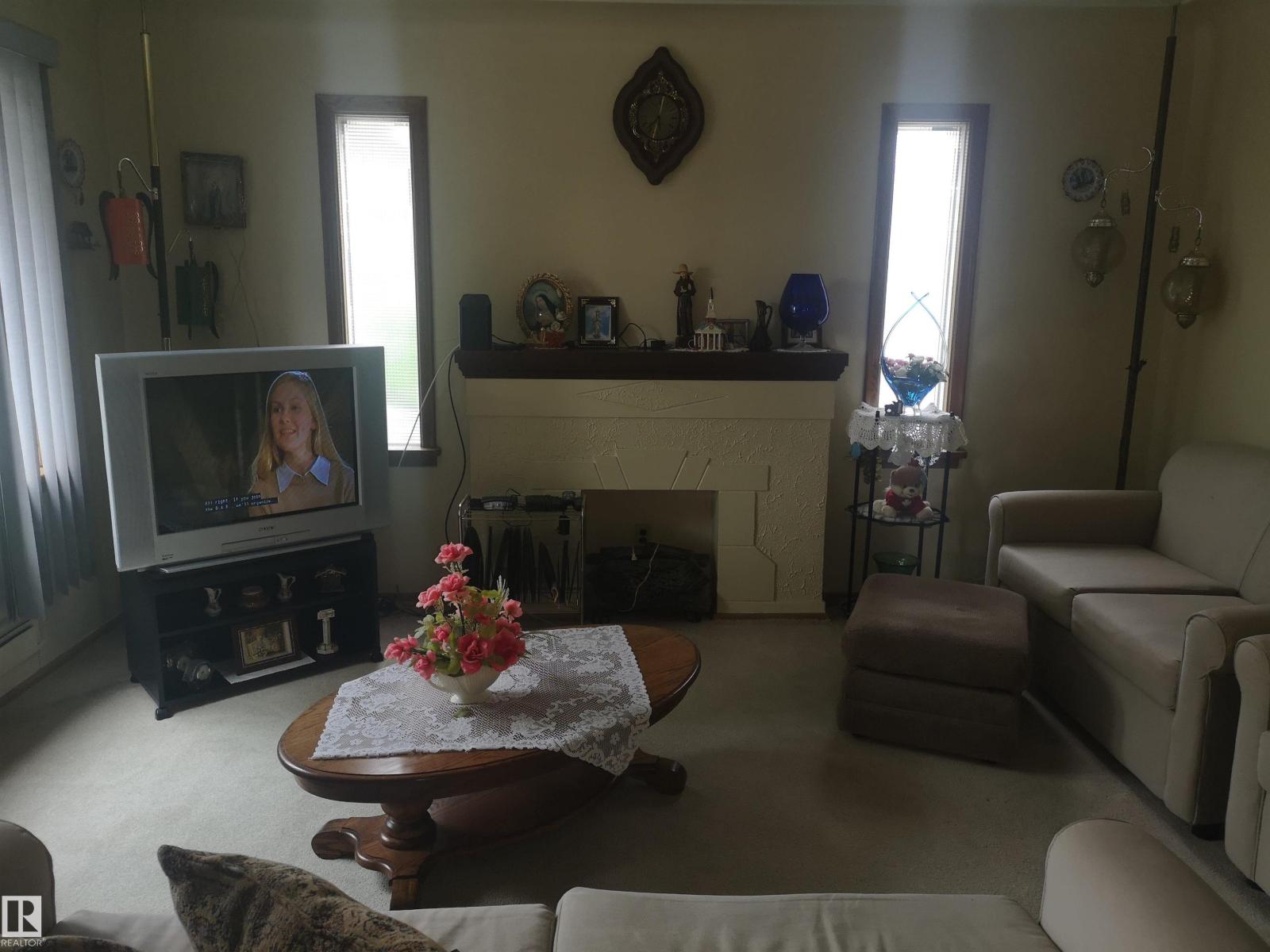 8751 76 AV NW NW — photo 13