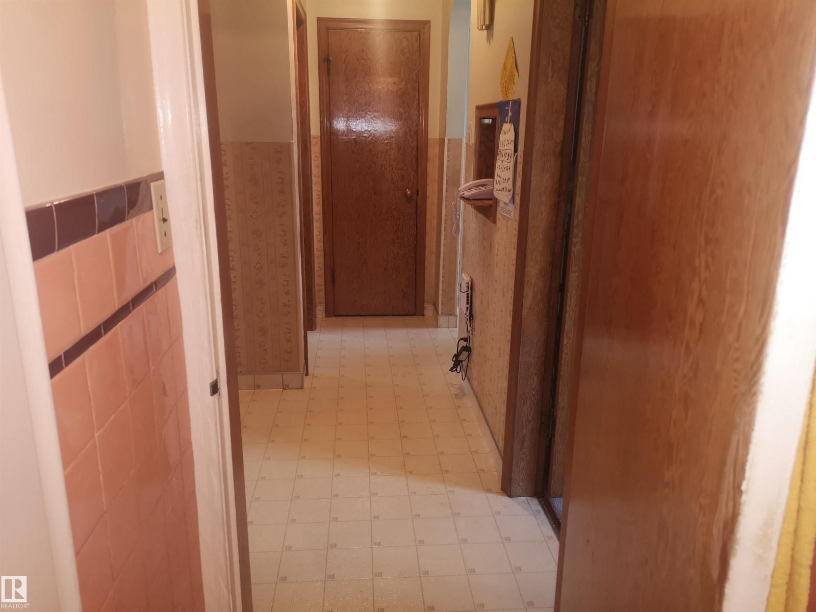8751 76 AV NW NW — photo 25