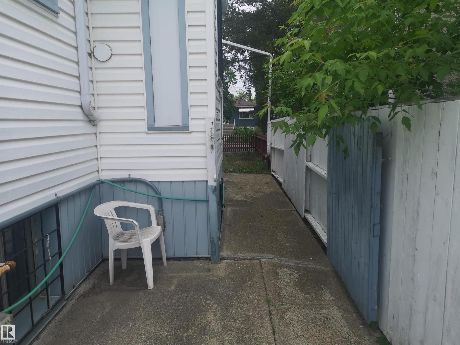 8751 76 AV NW NW — photo 18