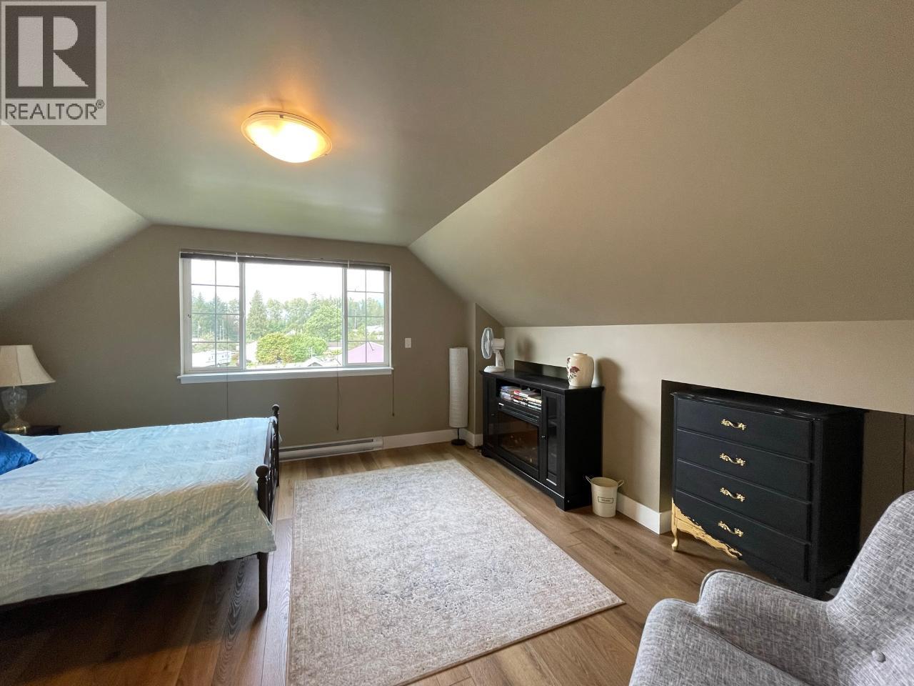1526 EASTMAN Avenue - 33