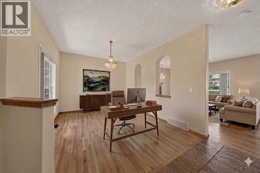 Virtually stage as a home office