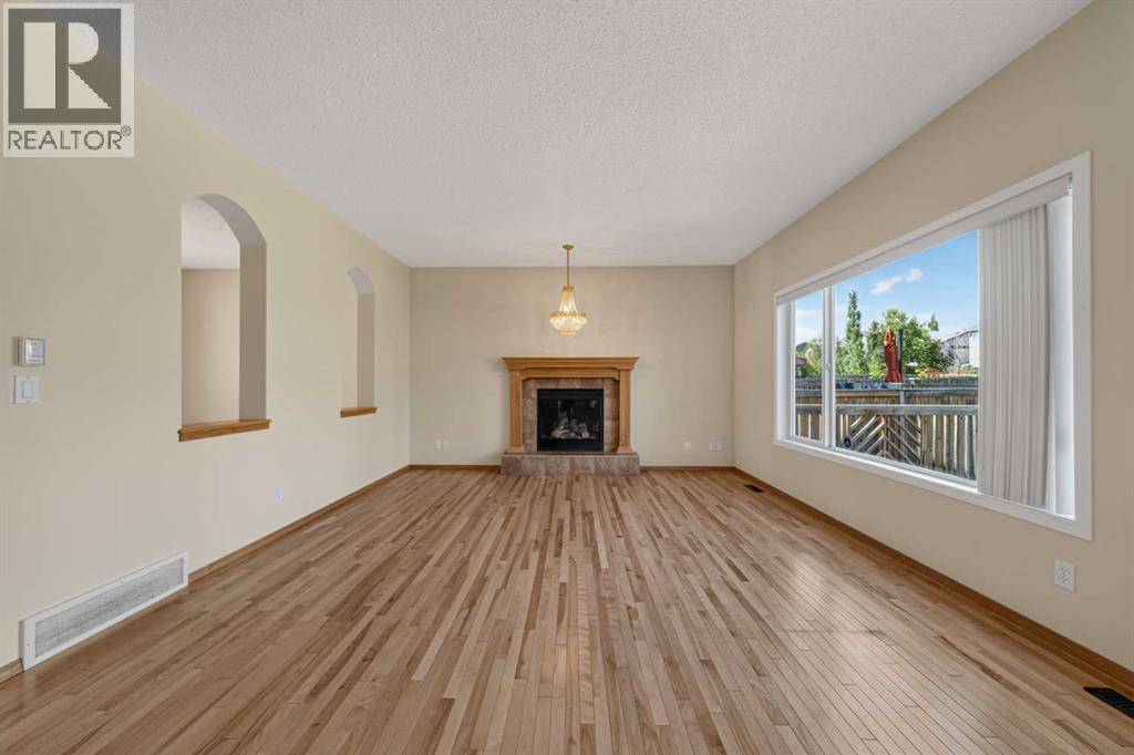 63 Cougartown Close SW — photo 9