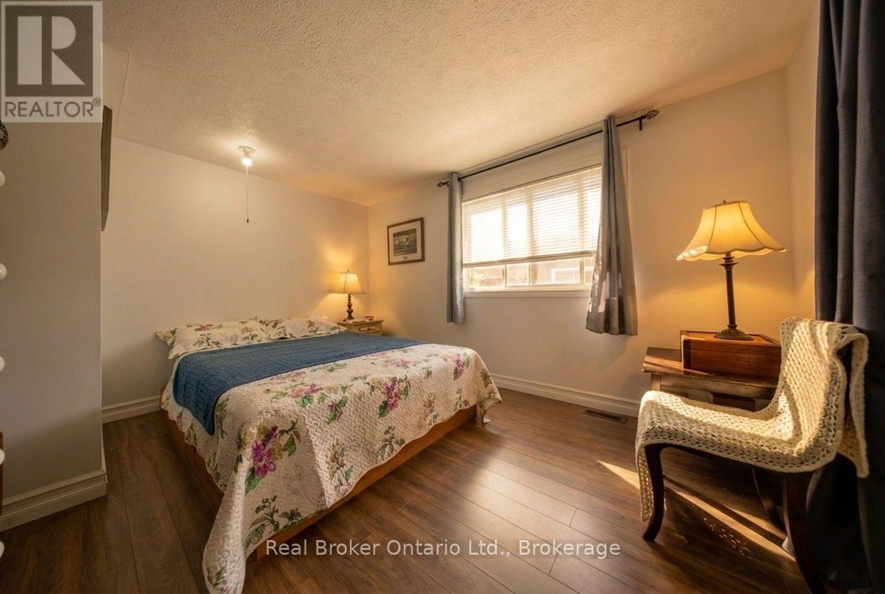 105 MEADOWS DRIVE - 17