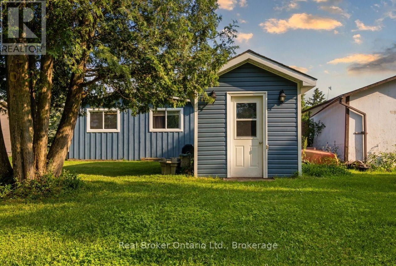 105 MEADOWS DRIVE - 25