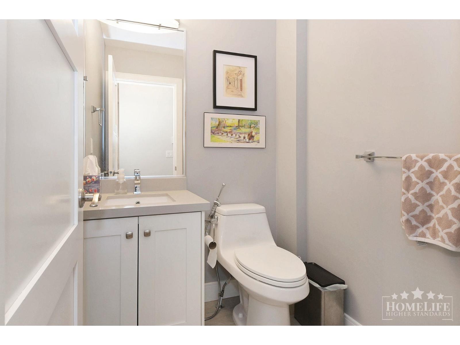 2 1321 FIR STREET, White Rock