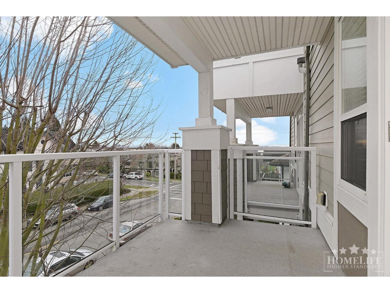 2 1321 FIR STREET, White Rock