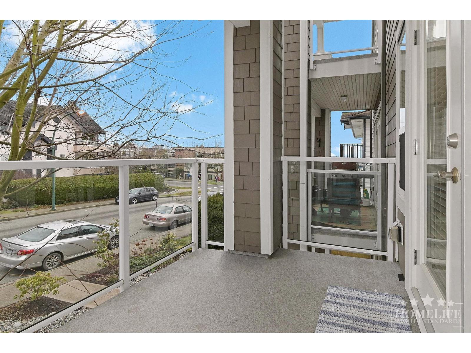 2 1321 FIR STREET, White Rock