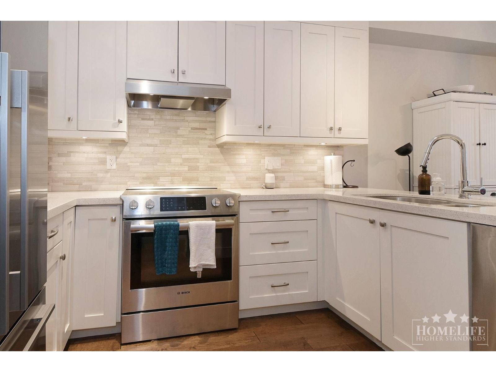 2 1321 FIR STREET, White Rock