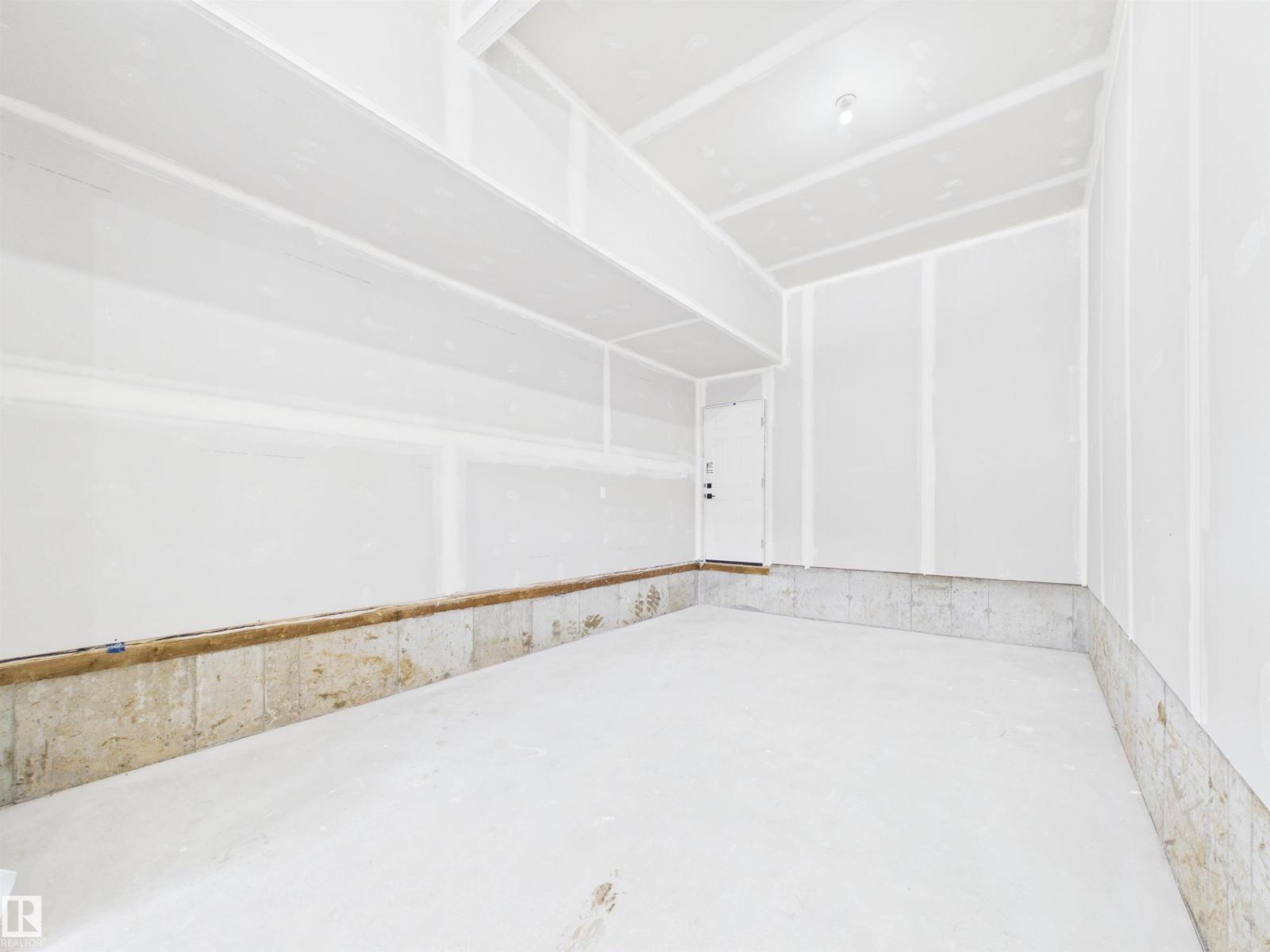 189 CALEDON CR — photo 40